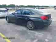 2016 BMW 3 Series 320i z VIN WBA8E1G53GNT35565, wystawiony jako IAAI lot #43063294 z przebiegiem 108 401 mil mil oraz . Historia ofert i sprzedaży dostępna na DreamBid. Obrazek 3.