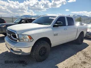 2015 Ram 1500 Outdoorsman z VIN 1C6RR7LM9FS700995, wystawiony jako Copart lot #56504165 z przebiegiem 174 874 mil mil oraz Szkoda całkowita • Salvage title. Historia ofert i sprzedaży dostępna na DreamBid. Obrazek 1.