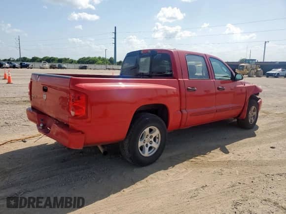 2005 Dodge Dakota SLT с VIN 1D7HE48K15S330989, выставлен на аукционе Copart как лот 61788145 с пробегом 248 984 миль миль и Списание • Salvage title. История ставок и продаж доступна на DreamBid. Изображение 3.