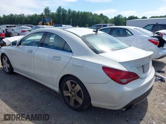 2015 Mercedes-Benz CLA 250 with VIN WDDSJ4GB0FN233222, listed as a IAAI auction lot 42621472 with 252,676 mi miles and . Bid and sale history available at DreamBid. Image 3.