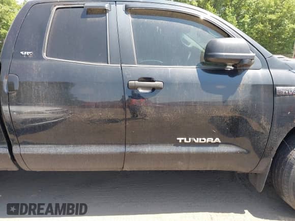 2010 Toyota Tundra с VIN 5TFUY5F17AX110382, выставлен на аукционе IAAI как лот 42833717 с пробегом 188 914 миль миль и . История ставок и продаж доступна на DreamBid. Изображение 13.