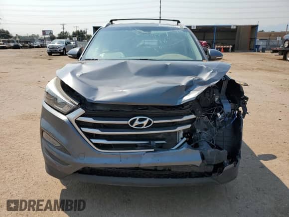2017 Hyundai Tucson SE z VIN KM8J33A42HU451557, wystawiony jako Copart lot #65680005 z przebiegiem 77 000 mil mil oraz Szkoda całkowita • Salvage title. Historia ofert i sprzedaży dostępna na DreamBid. Obrazek 5.