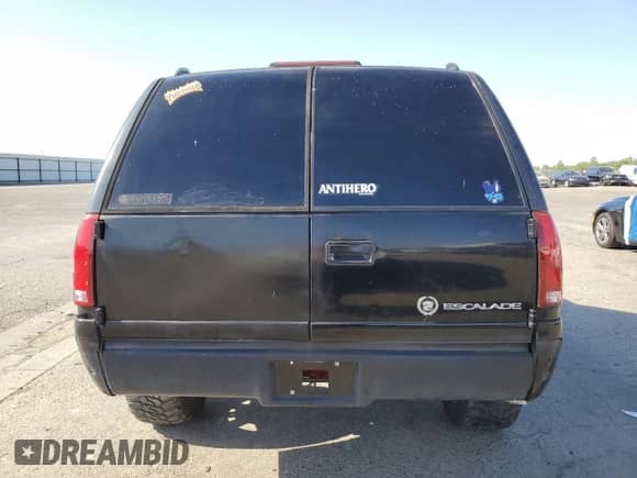 2000 Cadillac Escalade z VIN 1GYEK13R4YR103293, wystawiony jako Copart lot #58673244 z przebiegiem Nie podano mil oraz Nie do naprawy • Non repairable. Historia ofert i sprzedaży dostępna na DreamBid. Obrazek 6.
