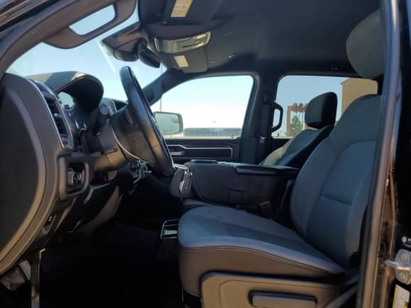 2024 Ram 1500 Big Horn with VIN 1C6SRFMT4RN170133, listed as a Copart auction lot 57634475 with 20,243 mi miles and Clean title. Bid and sale history available at DreamBid. Image 7.