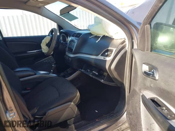 2015 Dodge Journey American Value z VIN 3C4PDCAB5FT559219, wystawiony jako IAAI lot #42852010 z przebiegiem 58 773 mil mil oraz . Historia ofert i sprzedaży dostępna na DreamBid. Obrazek 5.