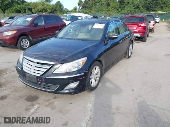 2013 Hyundai Genesis 3.8L with VIN KMHGC4DD7DU221972, listed as a IAAI auction lot 43141917 with 171,215 mi miles and . Bid and sale history available at DreamBid. Image 18.