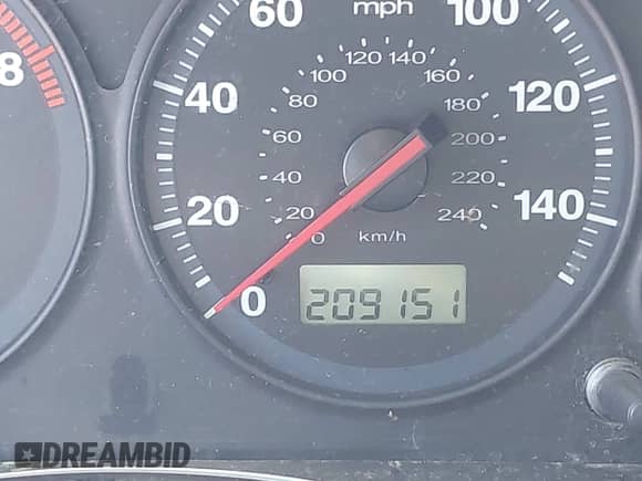 2001 Honda Civic z VIN 1HGEN26471L000172, wystawiony jako IAAI lot #42449104 z przebiegiem 209 151 mil mil oraz . Historia ofert i sprzedaży dostępna na DreamBid. Obrazek 16.