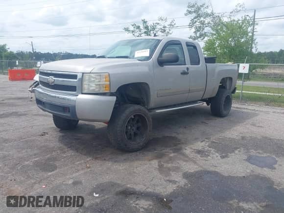 2008 Chevrolet Silverado 1500 1LT с VIN 2GCEC19C781149327, выставлен на аукционе IAAI как лот 42126913 с пробегом 194 629 миль миль и . История ставок и продаж доступна на DreamBid. Изображение 17.