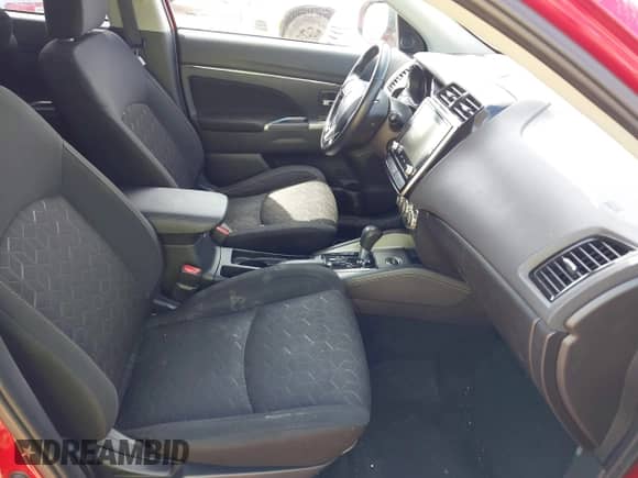 2021 Mitsubishi Outlander ES z VIN JA4ARUAU3MU019380, wystawiony jako IAAI lot #42869543 z przebiegiem 47 305 mil mil oraz . Historia ofert i sprzedaży dostępna na DreamBid. Obrazek 5.