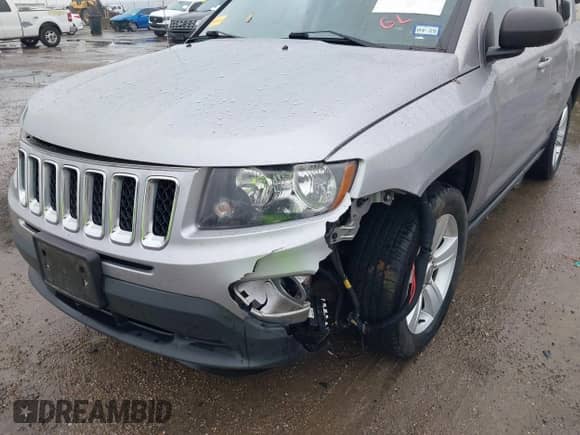 2017 Jeep Compass Sport с VIN 1C4NJCBA7HD124023, выставлен на аукционе IAAI как лот 41436187 с пробегом Не указан миль и . История ставок и продаж доступна на DreamBid. Изображение 6.