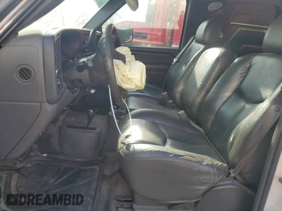 2006 Chevrolet Silverado 3500 SRW Wrk Trk z VIN 1GCHK33D96F177939, wystawiony jako Copart lot #83964794 z przebiegiem 356 434 mil mil oraz Szkoda całkowita • Salvage title. Historia ofert i sprzedaży dostępna na DreamBid. Obrazek 7.