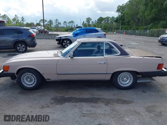 1983 Mercedes-Benz 380 SL with VIN WDBBA45A1DB020815, listed as a IAAI auction lot 42548157 with 104,615 mi miles and . Bid and sale history available at DreamBid. Image 14.