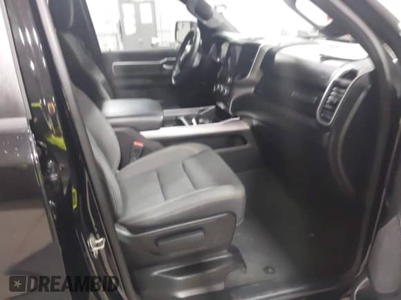 2023 Ram 1500 Big Horn z VIN 1C6RREBT7PN516247, wystawiony jako IAAI lot #41953044 z przebiegiem 44 631 mil mil oraz . Historia ofert i sprzedaży dostępna na DreamBid. Obrazek 5.