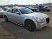 2008 Chrysler 300 Touring с VIN 2C3KA53G58H309082, выставлен на аукционе Copart как лот 71548185 с пробегом 175 737 миль миль и Списание • Salvage title. История ставок и продаж доступна на DreamBid. Изображение 4.