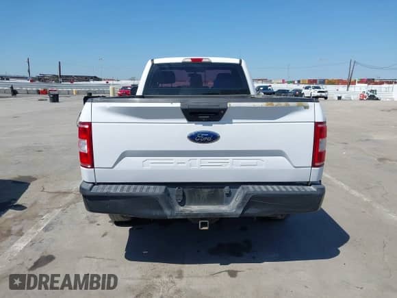 2018 Ford F-150 XL z VIN 1FTMF1CB2JKC34648, wystawiony jako IAAI lot #43102300 z przebiegiem 85 064 mil mil oraz . Historia ofert i sprzedaży dostępna na DreamBid. Obrazek 16.