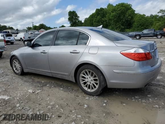 2011 Hyundai Genesis z VIN KMHGC4DE3BU131675, wystawiony jako Copart lot #54255134 z przebiegiem 192 926 mil mil oraz Szkoda całkowita • Salvage title. Historia ofert i sprzedaży dostępna na DreamBid. Obrazek 2.