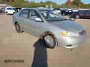 2004 Toyota Corolla CE z VIN JTDBR32E842041690, wystawiony jako IAAI lot #43546114 z przebiegiem 296 949 mil mil oraz . Historia ofert i sprzedaży dostępna na DreamBid. Obrazek 1.