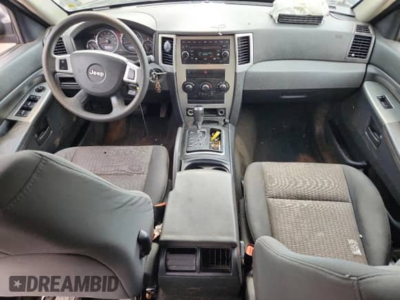 2008 Jeep Grand Cherokee Laredo z VIN 1J8GS48KX8C175073, wystawiony jako Copart lot #81942925 z przebiegiem 290 327 mil mil oraz Szkoda całkowita • Salvage title. Historia ofert i sprzedaży dostępna na DreamBid. Obrazek 8.