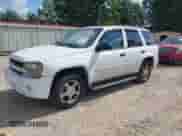 2007 Chevrolet TrailBlazer LT z VIN 1GNDS13S172263845, wystawiony jako IAAI lot #42994618 z przebiegiem 160 565 mil mil oraz . Historia ofert i sprzedaży dostępna na DreamBid. Obrazek 2.
