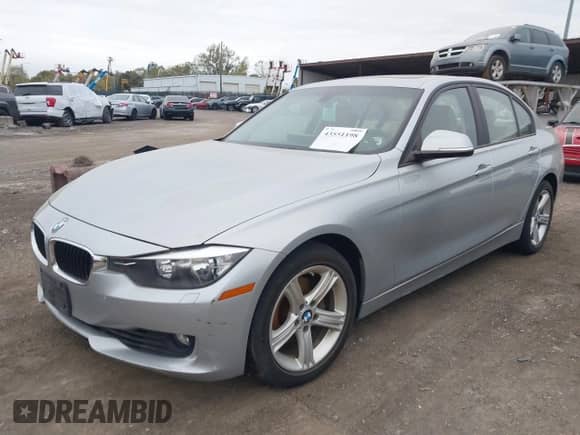 2013 BMW 3 Series 328i xDrive с VIN WBA3B3C58DF536615, выставлен на аукционе IAAI как лот 43551198 с пробегом 94 165 миль миль и . История ставок и продаж доступна на DreamBid. Изображение 17.