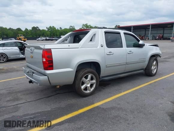 2013 Chevrolet Avalanche LT с VIN 3GNMCFE08DG289092, выставлен на аукционе IAAI как лот 42090240 с пробегом 143 588 миль миль и . История ставок и продаж доступна на DreamBid. Изображение 4.