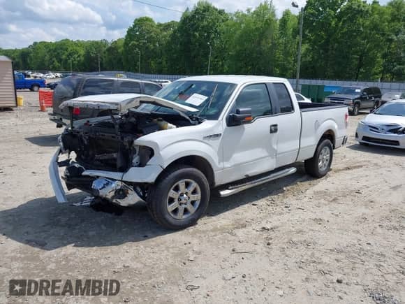 2014 Ford F-150 XL z VIN 1FTEX1CM8EFA23603, wystawiony jako IAAI lot #42111363 z przebiegiem 229 088 mil mil oraz . Historia ofert i sprzedaży dostępna na DreamBid. Obrazek 2.