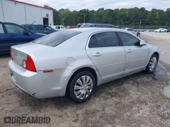 2010 Chevrolet Malibu 1LT с VIN 1G1ZC5E04AF215912, выставлен на аукционе IAAI как лот 43285326 с пробегом 250 053 миль миль и . История ставок и продаж доступна на DreamBid. Изображение 4.