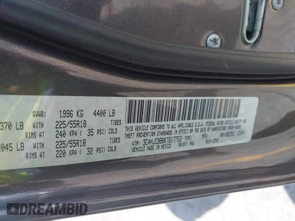 2019 Jeep Compass Altitude z VIN 3C4NJCBB8KT617753, wystawiony jako IAAI lot #42552275 z przebiegiem 63 298 mil mil oraz . Historia ofert i sprzedaży dostępna na DreamBid. Obrazek 9.