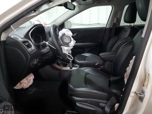 2020 Jeep Compass Altitude с VIN 3C4NJDBB0LT240052, выставлен на аукционе Copart как лот 59488145 с пробегом 24 960 миль миль и Списание • Salvage title. История ставок и продаж доступна на DreamBid. Изображение 7.