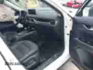 2024 Mazda CX-5 S Preferred z VIN JM3KFBCM7R0364230, wystawiony jako IAAI lot #41859044 z przebiegiem 13 899 mil mil oraz . Historia ofert i sprzedaży dostępna na DreamBid. Obrazek 5.