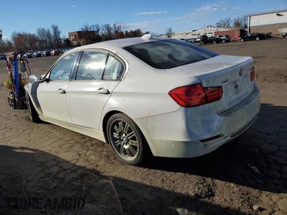 2013 BMW 3 Series 328i xDrive с VIN WBA3B5G58DNS04346, выставлен на аукционе Copart как лот 77405664 с пробегом Не указан миль и На запчасти • Non repairable. История ставок и продаж доступна на DreamBid. Изображение 2.