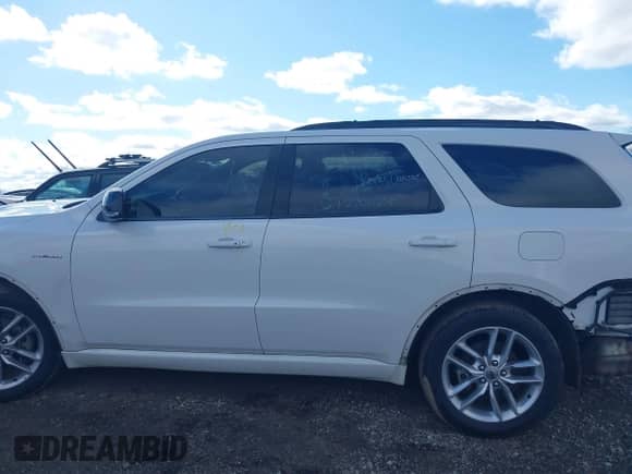 2023 Dodge Durango R/T Plus z VIN 1C4SDHCT5PC553205, wystawiony jako IAAI lot #41740140 z przebiegiem 63 083 mil mil oraz . Historia ofert i sprzedaży dostępna na DreamBid. Obrazek 14.