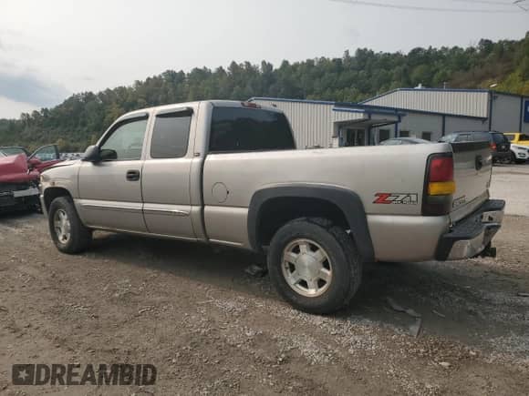 2004 GMC Sierra 1500 SLE with VIN 2GTEK19T841296818, listed as a Copart auction lot 70723115 with 252,907 mi miles and Salvage title. Bid and sale history available at DreamBid. Image 2.