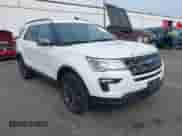 2018 Ford Explorer XLT z VIN 1FM5K8DH9JGC06811, wystawiony jako IAAI lot #43537534 z przebiegiem 135 099 mil mil oraz . Historia ofert i sprzedaży dostępna na DreamBid. Obrazek 1.