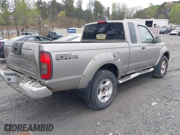 2001 Nissan Frontier SE Desert Runner z VIN 1N6ED26T91C346200, wystawiony jako IAAI lot #41914616 z przebiegiem 236 612 mil mil oraz . Historia ofert i sprzedaży dostępna na DreamBid. Obrazek 4.