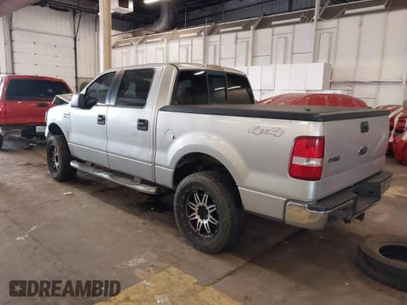 2005 Ford F-150 XLT с VIN 1FTPW14535FB22767, выставлен на аукционе IAAI как лот 41880025 с пробегом Не указан миль и . История ставок и продаж доступна на DreamBid. Изображение 3.