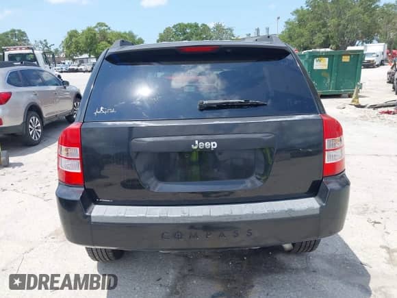 2010 Jeep Compass Sport z VIN 1J4NT1FBXAD621214, wystawiony jako IAAI lot #42227325 z przebiegiem 68 910 mil mil oraz . Historia ofert i sprzedaży dostępna na DreamBid. Obrazek 16.