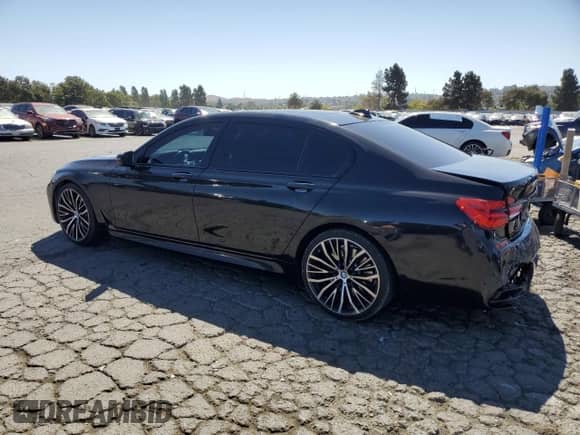 2018 BMW 7 Series 740i с VIN WBA7E2C55JG743181, выставлен на аукционе Copart как лот 66941685 с пробегом 104 612 миль миль и Списание • Salvage title. История ставок и продаж доступна на DreamBid. Изображение 2.