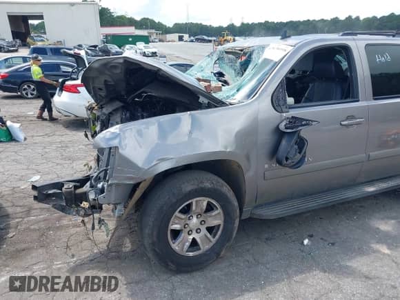2007 Chevrolet Suburban LTZ z VIN 3GNFK16367G287966, wystawiony jako IAAI lot #42828098 z przebiegiem Nie podano mil oraz . Historia ofert i sprzedaży dostępna na DreamBid. Obrazek 12.