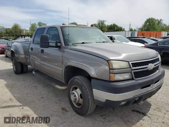 2006 Chevrolet Silverado 3500 DRW Wrk Trk с VIN 1GCJK33286F132975, выставлен на аукционе Copart как лот 51809294 с пробегом 242 451 миль миль и Списание • Salvage title. История ставок и продаж доступна на DreamBid. Изображение 4.