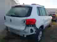 2017 Volkswagen Tiguan S с VIN WVGAV7AX3HW510261, выставлен на аукционе IAAI как лот 43209214 с пробегом 78 790 миль миль и . История ставок и продаж доступна на DreamBid. Изображение 4.