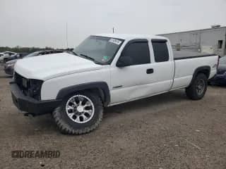 2006 Chevrolet Silverado 3500 с VIN 1GCHK39U36E129513, выставлен на аукционе Copart как лот 81939415 с пробегом 380 415 миль миль и Списание • Salvage title. История ставок и продаж доступна на DreamBid. Изображение 1.