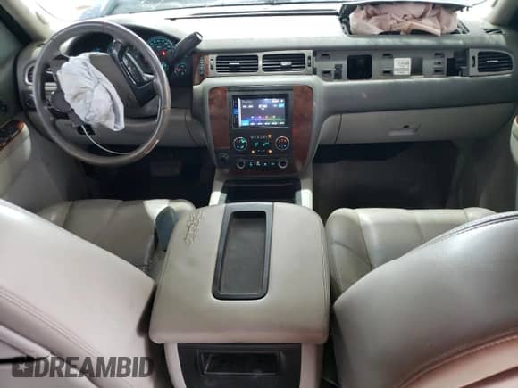 2011 Chevrolet Silverado 2500HD LTZ z VIN 1GC1KYC83BF171596, wystawiony jako Copart lot #83806795 z przebiegiem 361 969 mil mil oraz Szkoda całkowita • Salvage title. Historia ofert i sprzedaży dostępna na DreamBid. Obrazek 8.