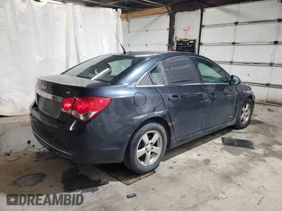 2014 Chevrolet Cruze 1LT z VIN 1G1PC5SBXE7295634, wystawiony jako Copart lot #82329965 z przebiegiem 139 795 mil mil oraz Szkoda całkowita • Salvage title. Historia ofert i sprzedaży dostępna na DreamBid. Obrazek 3.