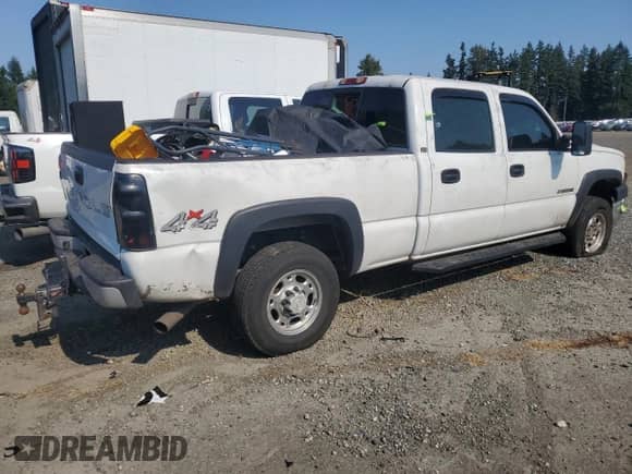 2005 Chevrolet Silverado 2500HD LS z VIN 1GCHK23U25F931501, wystawiony jako Copart lot #70152695 z przebiegiem 81 383 mil mil oraz Szkoda całkowita • Salvage title. Historia ofert i sprzedaży dostępna na DreamBid. Obrazek 3.