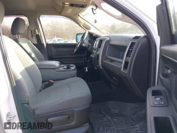 2019 Ram 1500 Express z VIN 1C6RR7FT0KS578136, wystawiony jako IAAI lot #41609846 z przebiegiem 57 888 mil mil oraz . Historia ofert i sprzedaży dostępna na DreamBid. Obrazek 5.