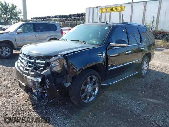 2013 Cadillac Escalade Luxury with VIN 1GYS4BEF7DR207955, listed as a IAAI auction lot 43266445 with 140,746 mi miles and . Bid and sale history available at DreamBid. Image 2.