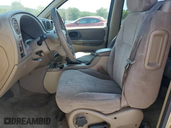 2004 Chevrolet TrailBlazer LS z VIN 1GNDS13S242181215, wystawiony jako Copart lot #80672955 z przebiegiem 244 539 mil mil oraz Czysty tytuł • Clean title. Historia ofert i sprzedaży dostępna na DreamBid. Obrazek 7.