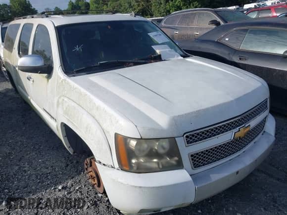2007 Chevrolet Suburban LS with VIN 3GNFC16037G261750, listed as a IAAI auction lot 43005288 with 204,515 mi miles and . Bid and sale history available at DreamBid. Image 1.