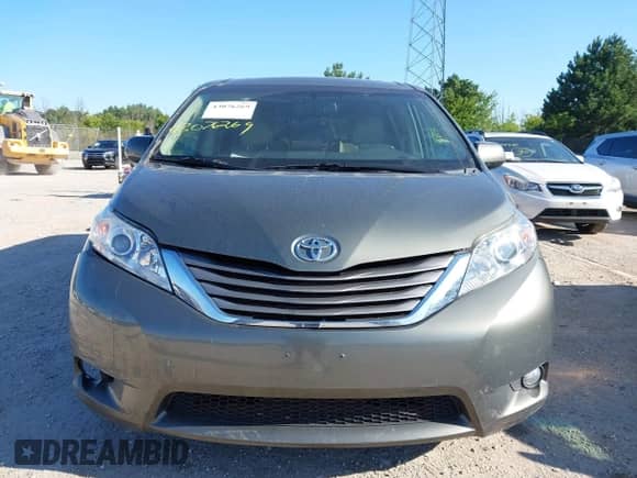 2011 Toyota Sienna XLE AAS with VIN 5TDYK3DC2BS162683, listed as a IAAI auction lot 43076269 with 181,260 mi miles and . Bid and sale history available at DreamBid. Image 12.